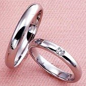 シンプルな1粒石H&Cマリッジリング/結婚指輪