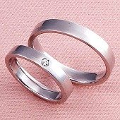 シンプルに1粒石H&Cが輝くマリッジリング(結婚指輪)