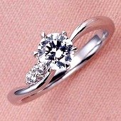 6本爪片側メレの婚約指輪/エンゲージリング