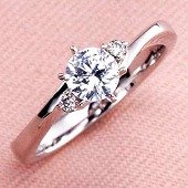 6本爪メレ・ハンドメイドの婚約指輪/エンゲージリング