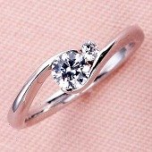 爪なし片側メレの婚約指輪/エンゲージリング