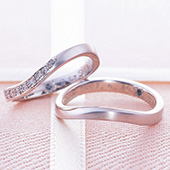 SラインにH&Cきらめくマリッジリング/結婚指輪