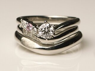中嶋夫妻の婚約指輪と結婚指輪のセットリング