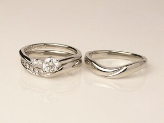 吉田夫妻の婚約指輪と結婚指輪セットリング