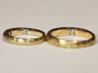 結婚指輪内側には双子ダイヤを