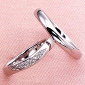 指元をすっきり見せるマリッジリング(結婚指輪)