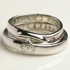 合わせると内側にはメッセージとともにクローバーが!