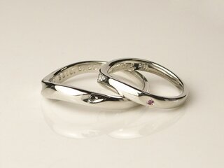 二本を合わせるとハートが浮かび上がる