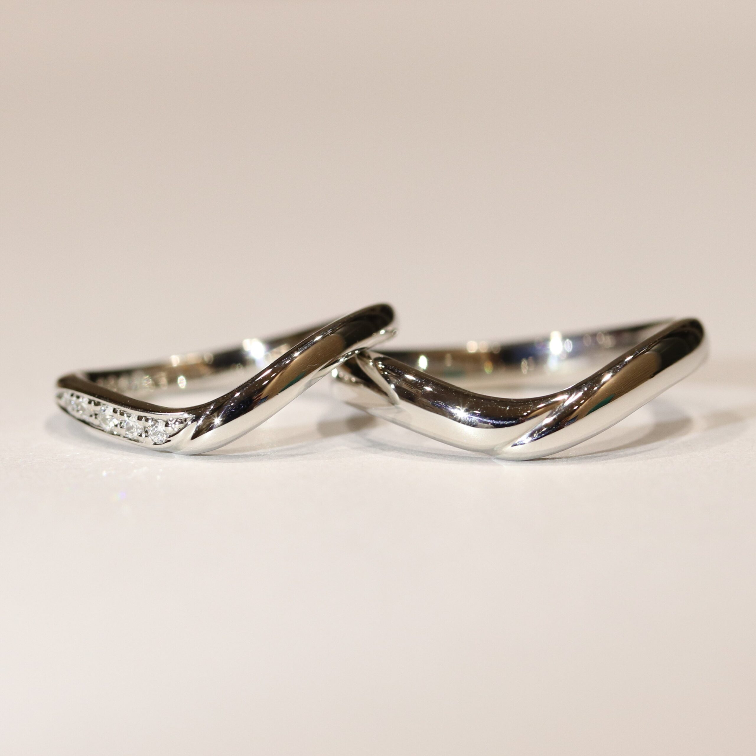 結婚指輪内側の刻印と双子ダイヤ