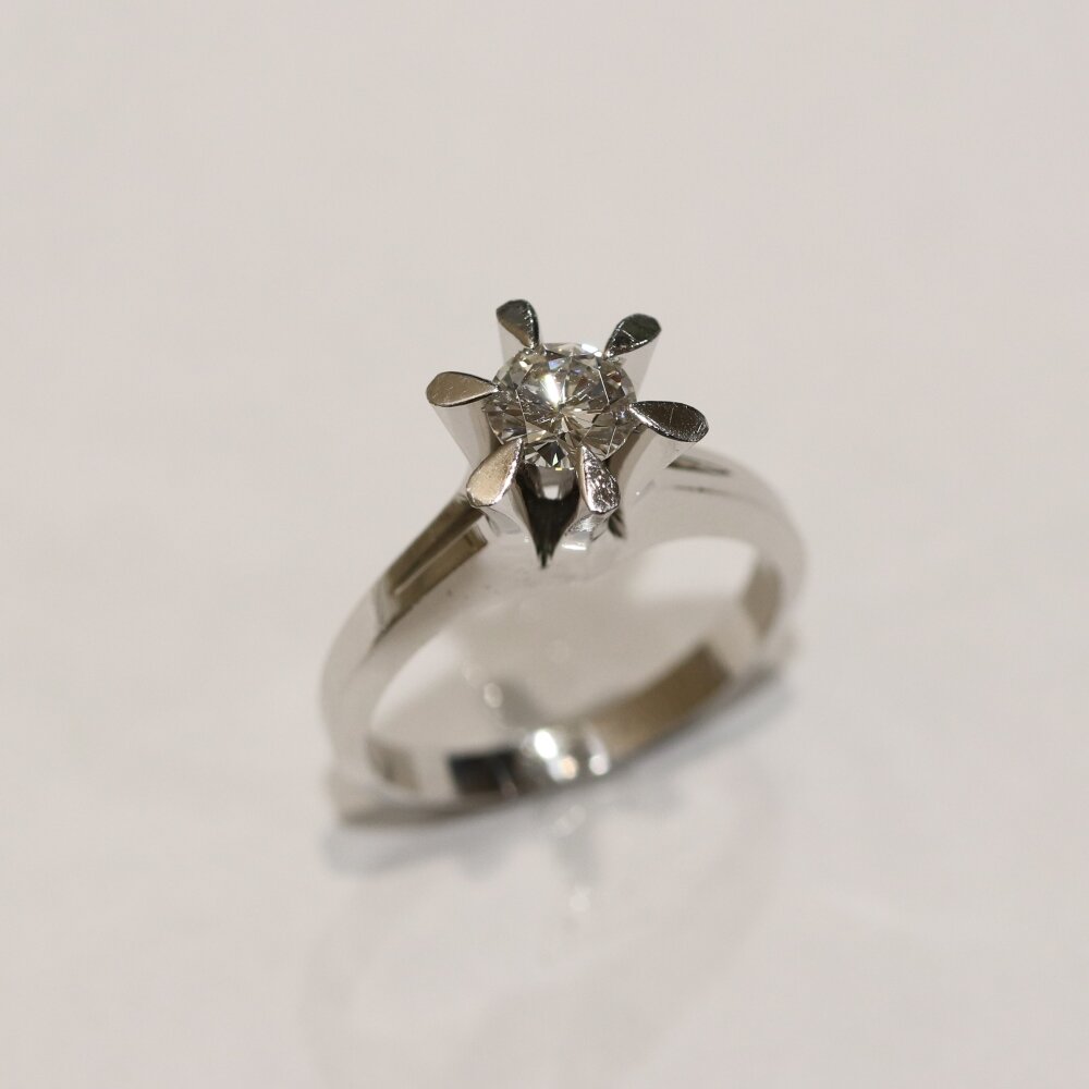 広島市中区 K様の立爪婚約指輪ジュエリーリフォーム前