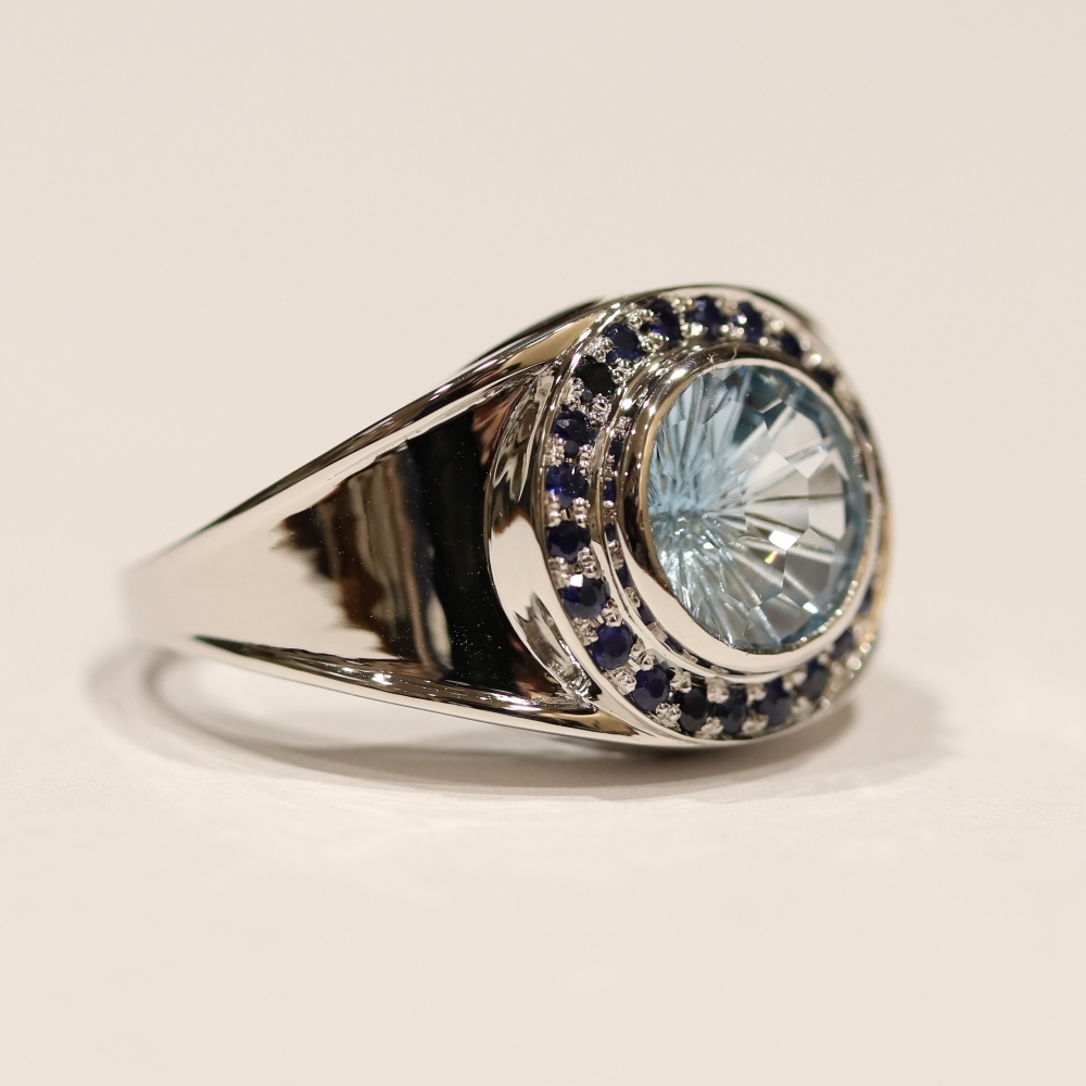 広島市佐伯区D様　プラチナブルートパーズ／サファイヤリングオーダーメイド斜め