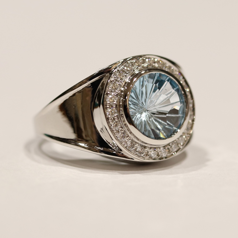 広島市佐伯区D様　プラチナブルートパーズ／ダイヤリングオーダーメイド斜め