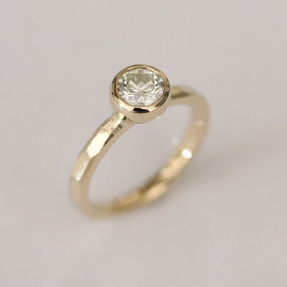 広島市安佐南区S様 K18ダイヤリングリフォーム後